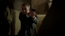 Blake es confrontado por Peterson