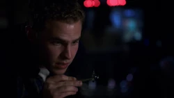 Фитц изучает часы 