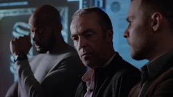 Фитц и  получают приказ отключить 