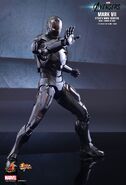 IRON MAN Mark VII Stealth Mode Hot Toys 03