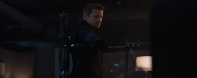 Hawkeye dispara flechas