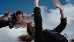 Уорд спасает Симмонс