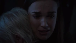 Симмонс воссоединяется с 