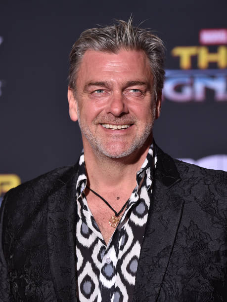 Marvel Studios presta homenagem a Ray Stevenson