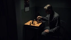 Reinhardt plays chess with himself