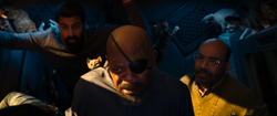 Fury y la Familia Khan escapan de la estación