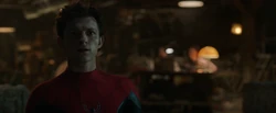 Parker escucha a los villanos hablar de sus muertes.