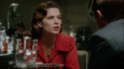 Carter aprende de la seguridad de Roxxon.