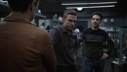 Фитц и  разговаривают с 