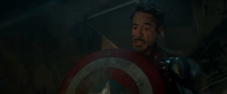 Stark se burla de que Rogers pierde su escudo