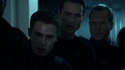 Фитц наблюдает за стабилизацией состяния 