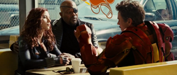 Stark conversando con Fury y Romanoff