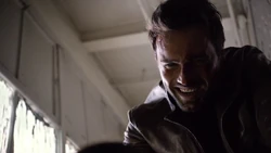 Уорд случайно убивает Паламас