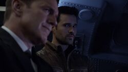 Уорд и Колсон наблюдают за встречей Бакши и Листа