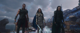 Thor Valquiria y Loki confrontan a Hela