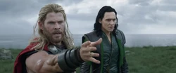 Thor sorprendido por el poder de Hela