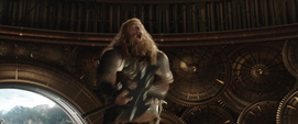 Volstagg es atacado por Hela