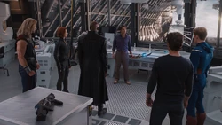  пытаются успокоить .