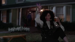 Харкнесс подчинила .