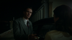 Edwin Jarvis conoce a Peggy Carter