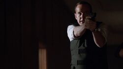 Phil-Coulson-gunfight-S2E18