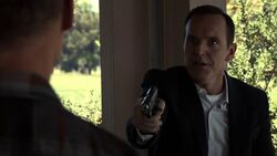 Phil-Coulson-threatens-Hank-Thompson