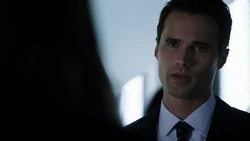 Уорд общается с Викторией Хэнд