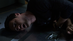 Детлок останавливает сердце Уорда