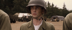 Steve Rogers es alistado en el ejercito