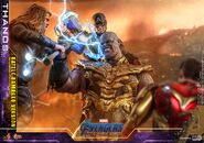 Battle Damaged Thanos Hot Toys 5