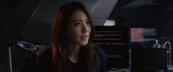 Helen Cho le pregunta a Tony Stark - Age of Ultron