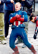 Chris-evans-on-the-set-of-the-avengers-4 07