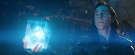 Loki entrega el Teseracto