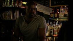 LukeCage-bar-drug-dealing