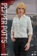 Pepper Potts Hot Toys2