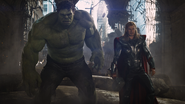 Hulk y Thor tras derribar un Leviatán.