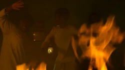 Gwen tells  to escape the fire