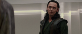 Loki rechaza los consejos de Frigga.