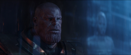 Thanos viendo el holograma de Nebula de 2023