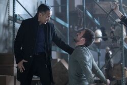 Chris holds Daimon (1x10)