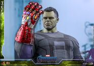 Hulk Nano Gauntlet Hot Toys 12