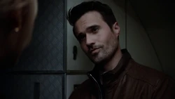 Уорд флиртует со стюардессой