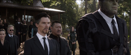 Strange y Wong en el funeral de Stark