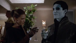 Касиус соглашается продать  