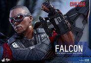 Falcon Civil War Hot Toys 17