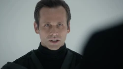 Люк приступил к новой фазе плана.