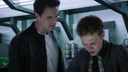 Уорд отчитывает Фитца