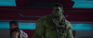 Hulk escucha las quejas de Thor.