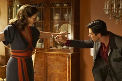 Carter es examinada por Stark.