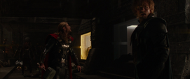 Fandral y Thor sienten un temblor en las mazmorras